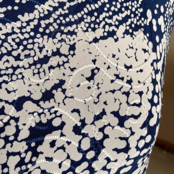 𝅺JM Collection Abstract Short Sleeve Top Blue White PM Petite Medium - Picture 3 of 9